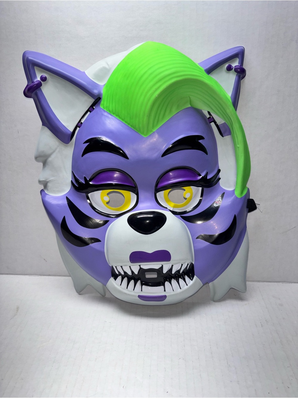 FNAF Roxanne
Character Mask Five
Nights At Freddy's
AUTHENTIC 2022
Scott Cawthon
